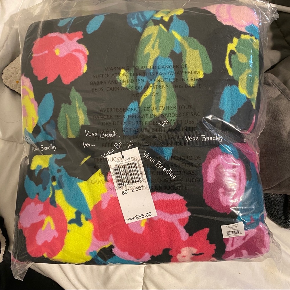 BRAND NEW VERA BRADLEY BLANKET IN HILO MEADOW